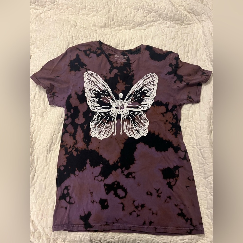 Chemistry T-shirt, size medium, purple and black.